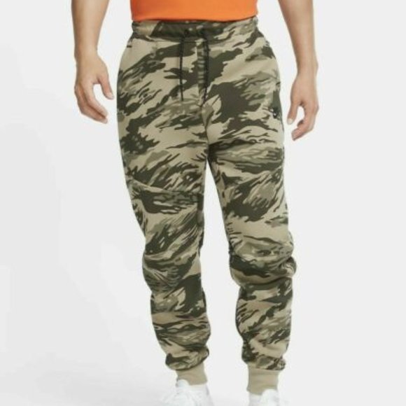 New Nike Sportswear Tech Fleece Printed Camo Joggers Pants Mens CU4497-342 NEW - Picture 2 of 11